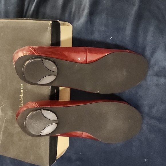 Patent leather Liz Claiborne flats - Picture 4 of 4